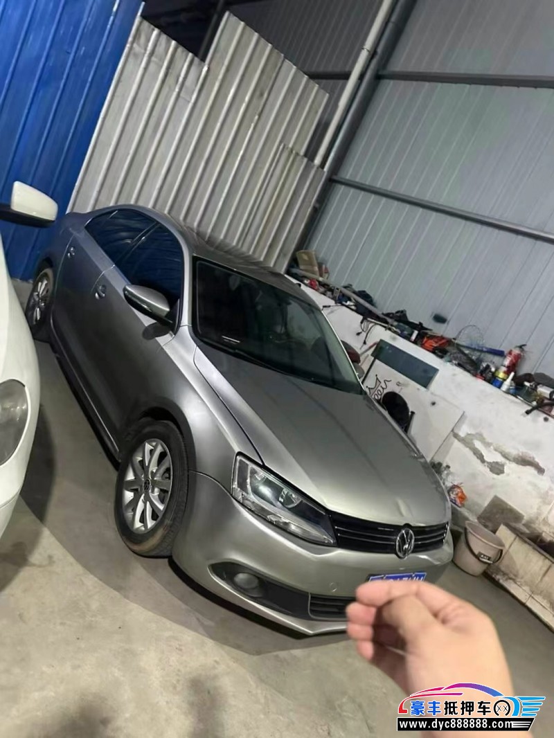 13年大众速腾轿车抵押车出售