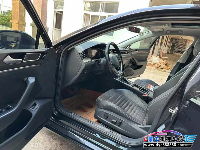 21年大众迈腾轿车抵押车出售