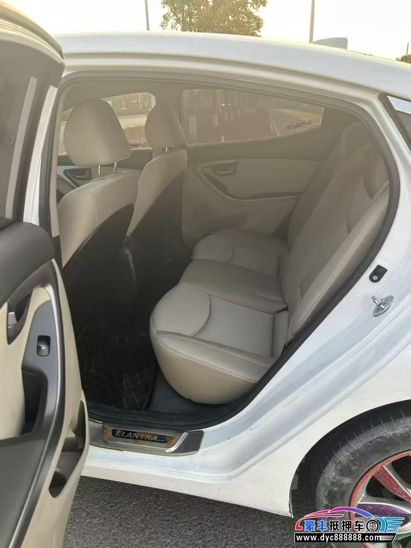 16年现代朗动轿车抵押车出售