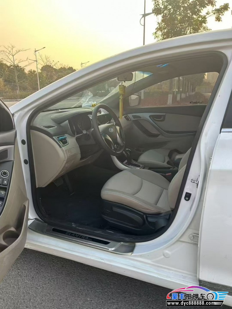 16年现代朗动轿车抵押车出售