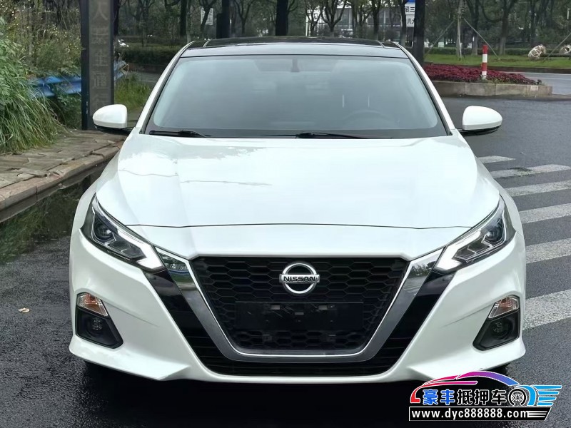 19年日产天籁轿车抵押车出售