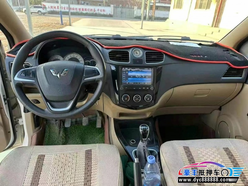 15年五菱汽车五菱宏光轿车抵押车出售