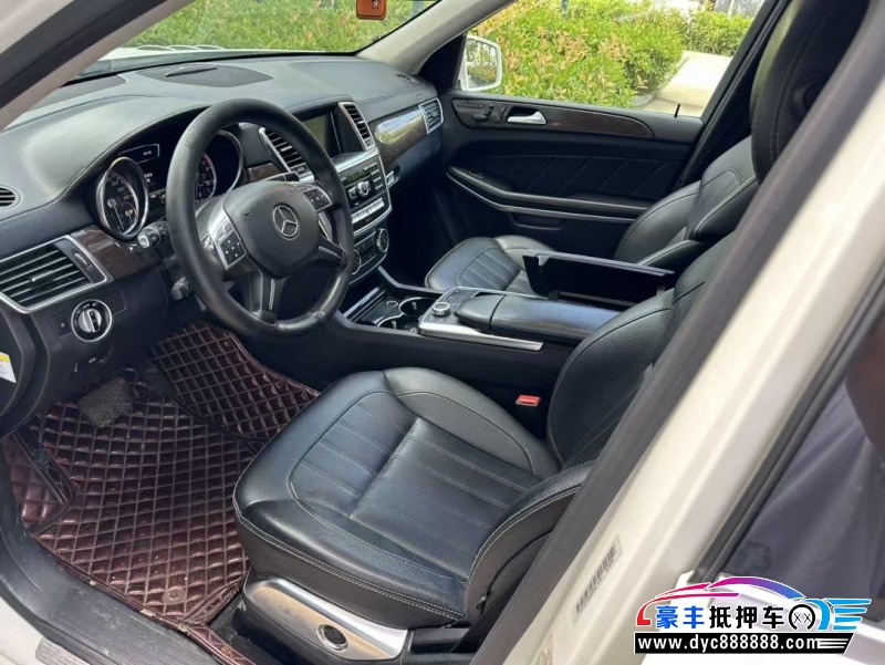 13年奔驰GL轿车抵押车出售