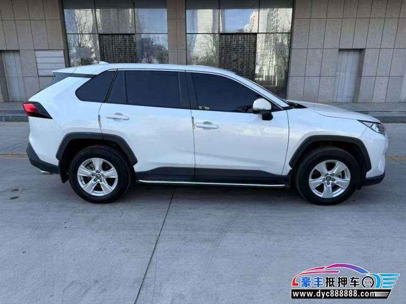 22年丰田RAV4轿车抵押车出售