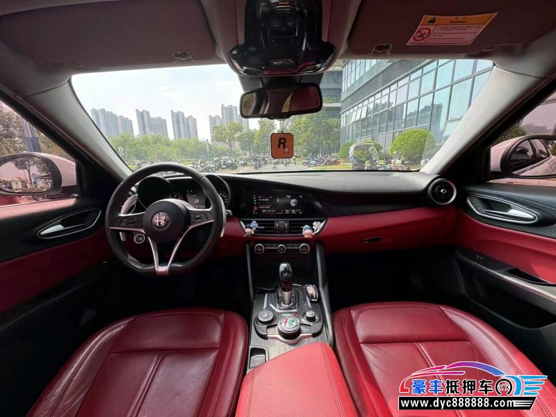 18年阿尔法·罗密欧Giulia轿车抵押车出售