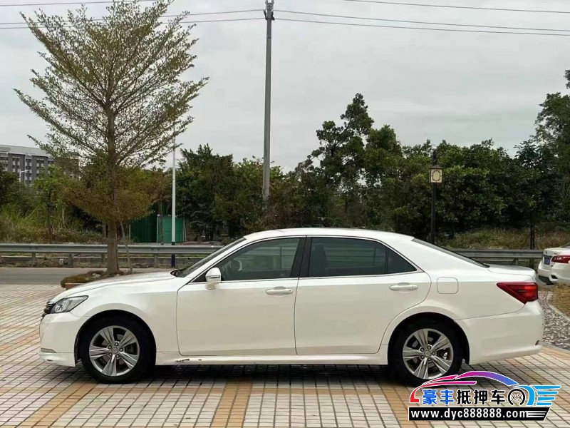 17年丰田皇冠轿车抵押车出售