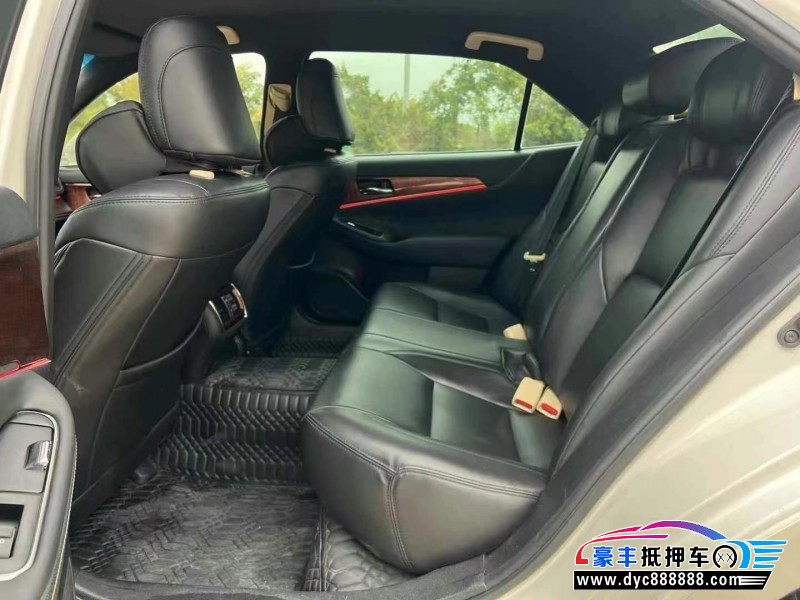 17年丰田皇冠轿车抵押车出售