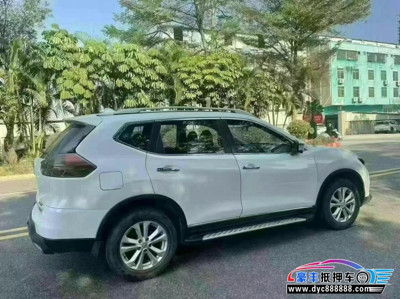 14年日产奇骏轿车抵押车出售