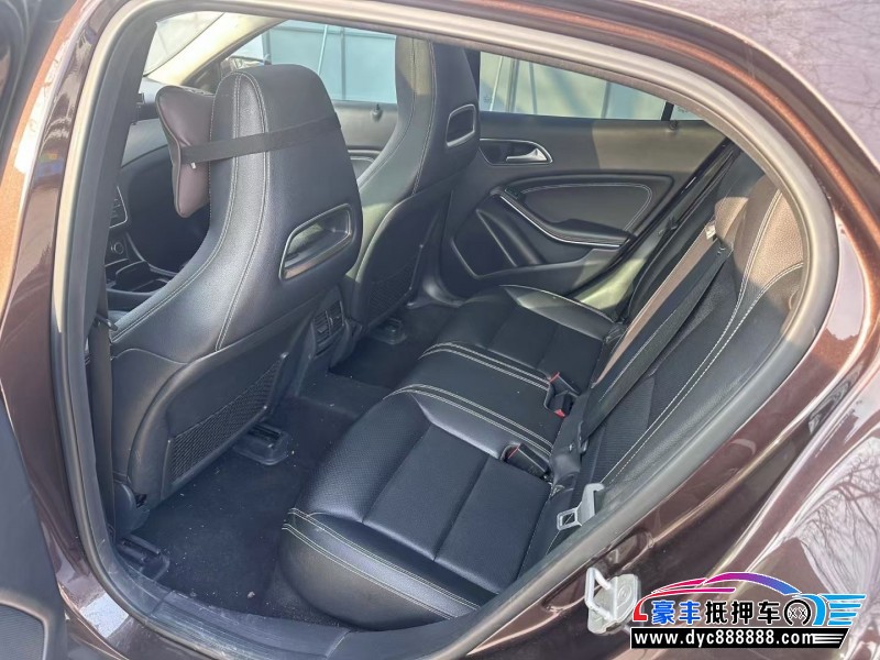 17年奔驰GLA轿车抵押车出售