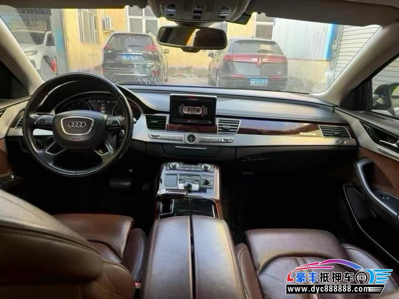 12年奥迪A8轿车抵押车出售