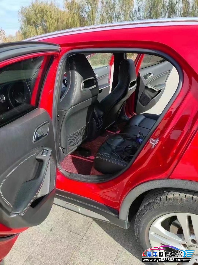 17年奔驰GLA轿车抵押车出售