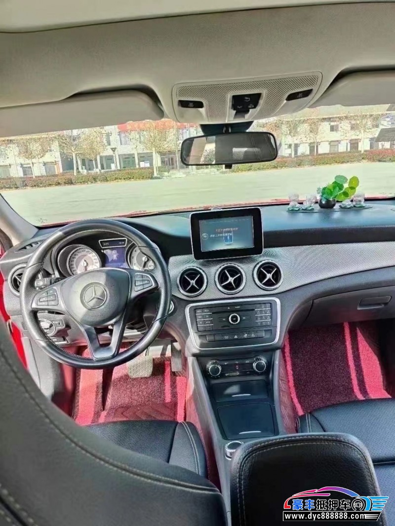 17年奔驰GLA轿车抵押车出售