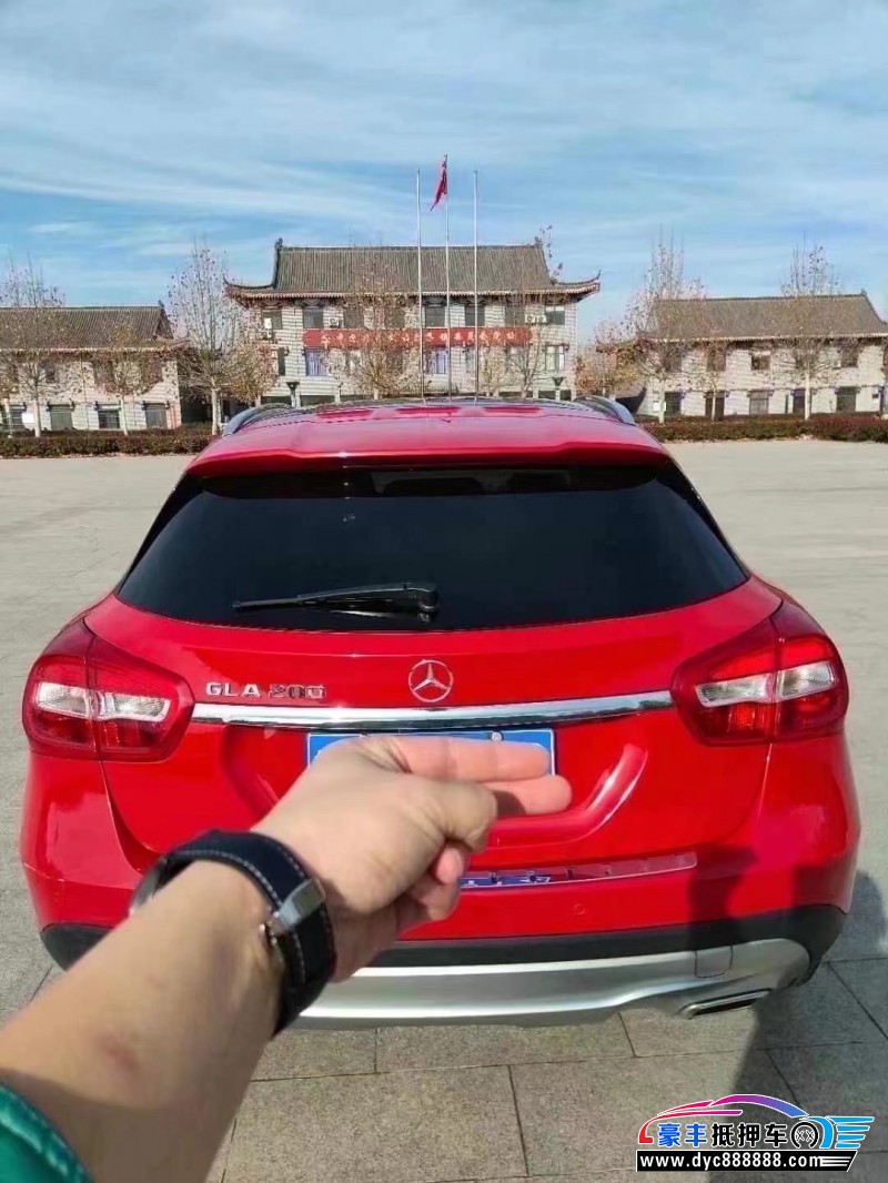 17年奔驰GLA轿车抵押车出售