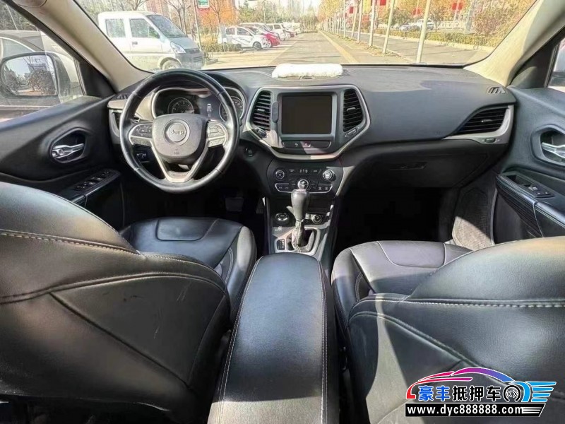 16年Jeep自由光轿车抵押车出售