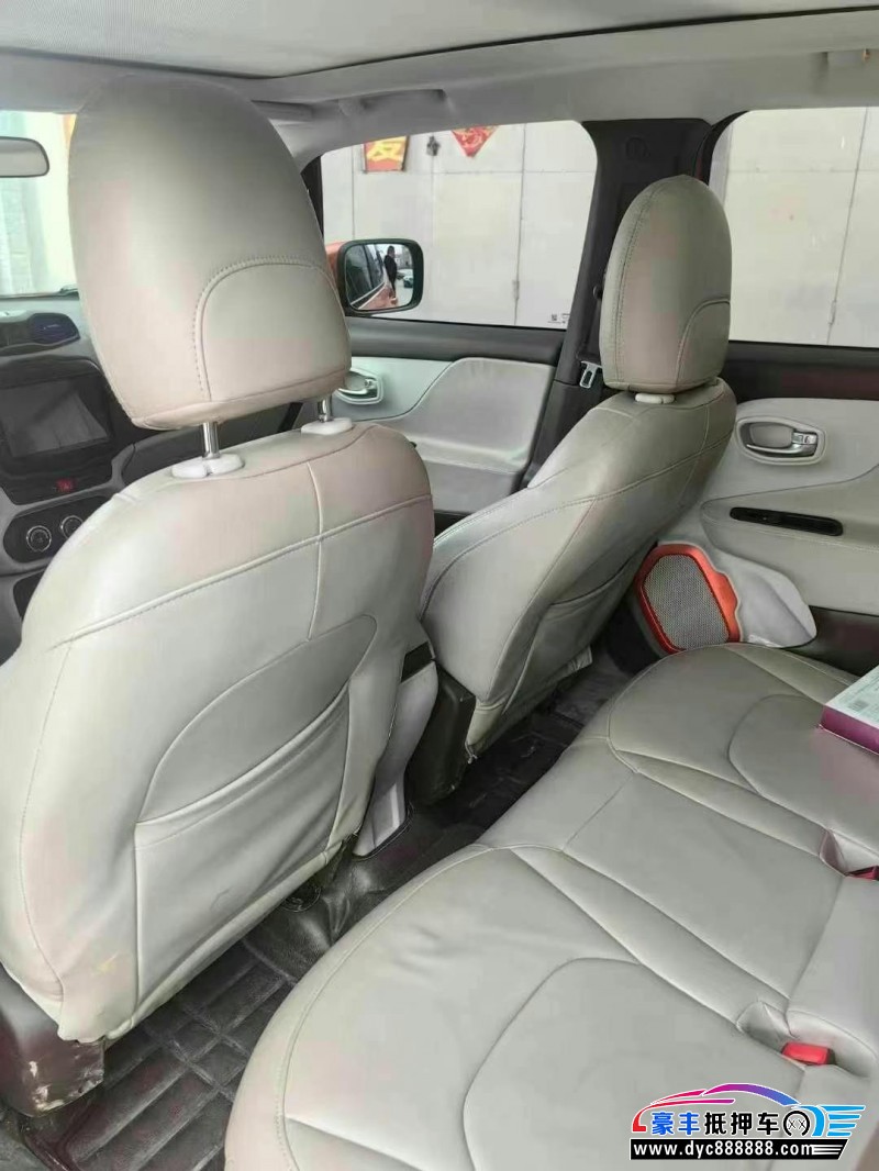 16年Jeep自由侠轿车抵押车出售