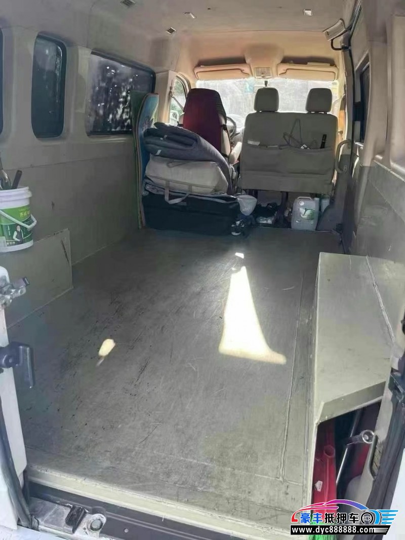 18年上汽大通V80轿车抵押车出售