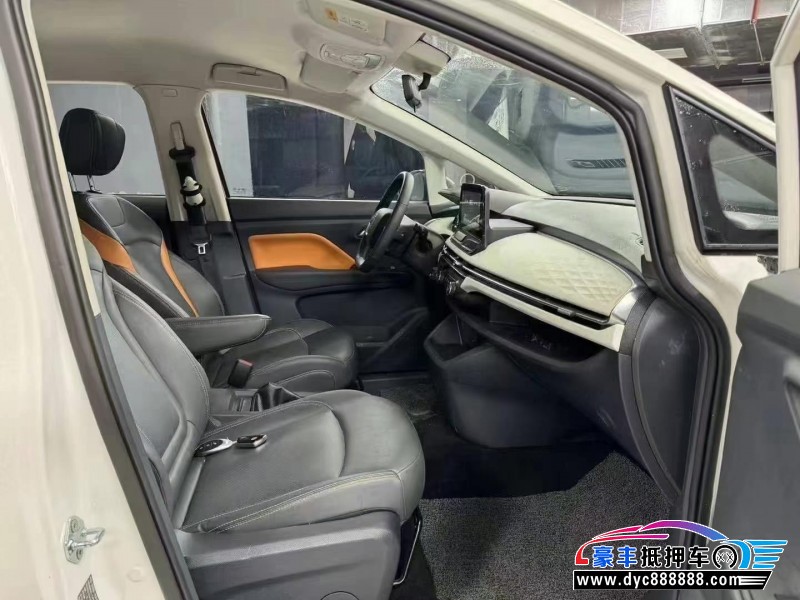 23年奔腾E05轿车抵押车出售