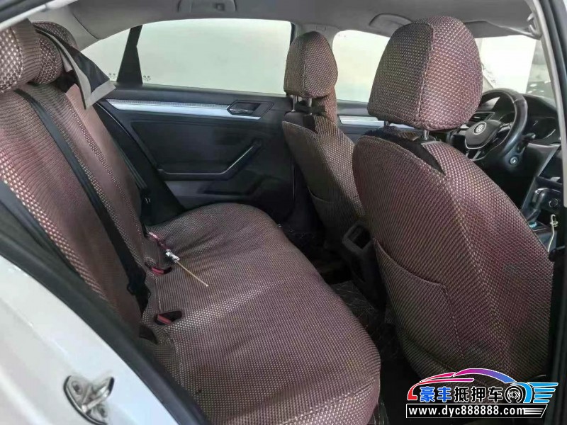 15年大众凌渡轿车抵押车出售