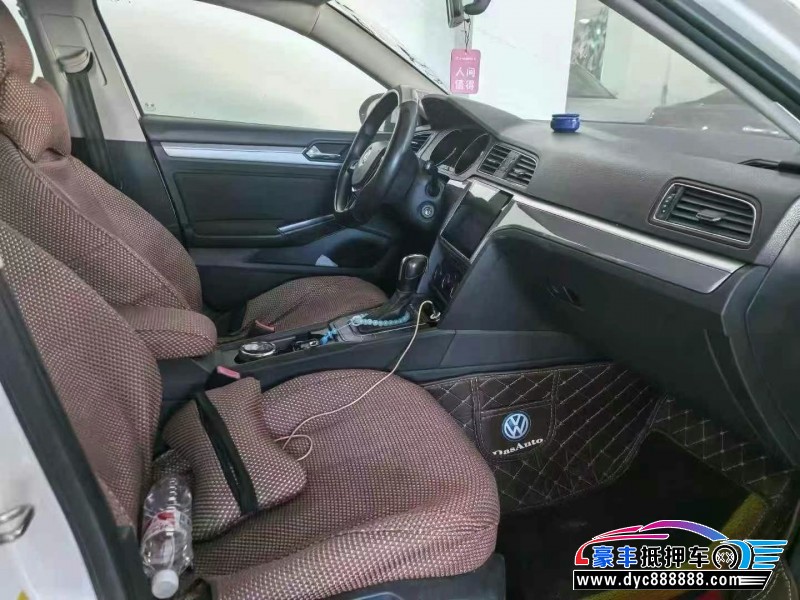 15年大众凌渡轿车抵押车出售