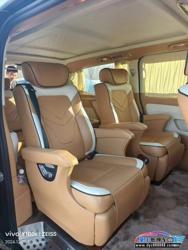 19年奔驰威霆轿车抵押车出售