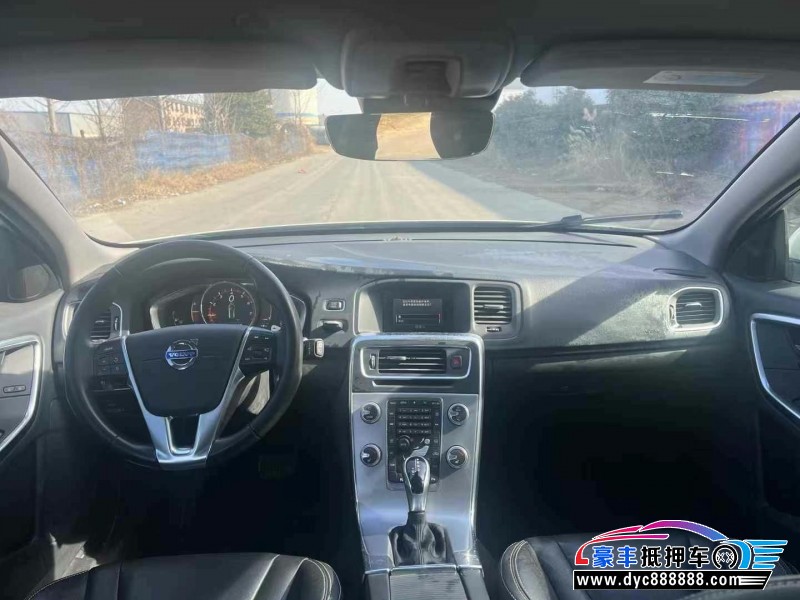 17年沃尔沃V60轿车抵押车出售