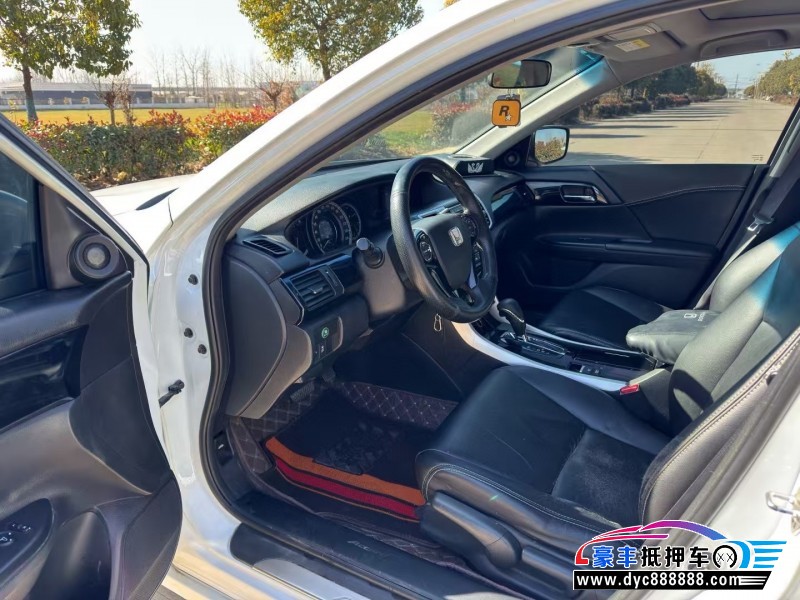 16年本田雅阁轿车抵押车出售