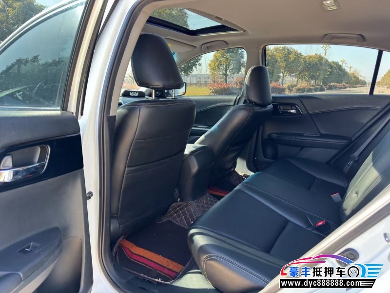 16年本田雅阁轿车抵押车出售