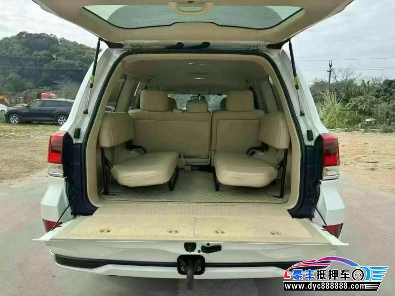 17年丰田兰德酷路泽（陆巡）轿车抵押车出售