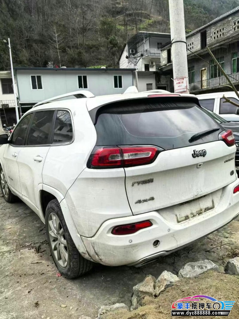 18年Jeep自由光轿车抵押车出售