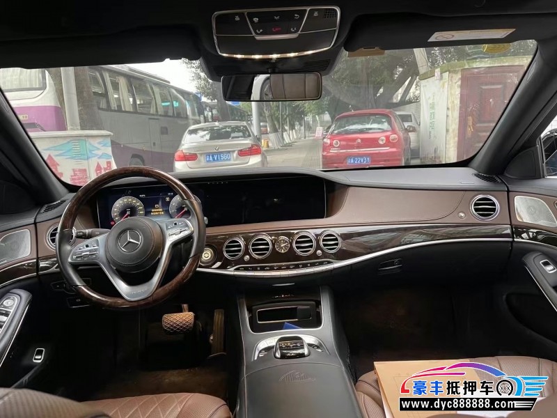 18年奔驰迈巴赫S级轿车抵押车出售