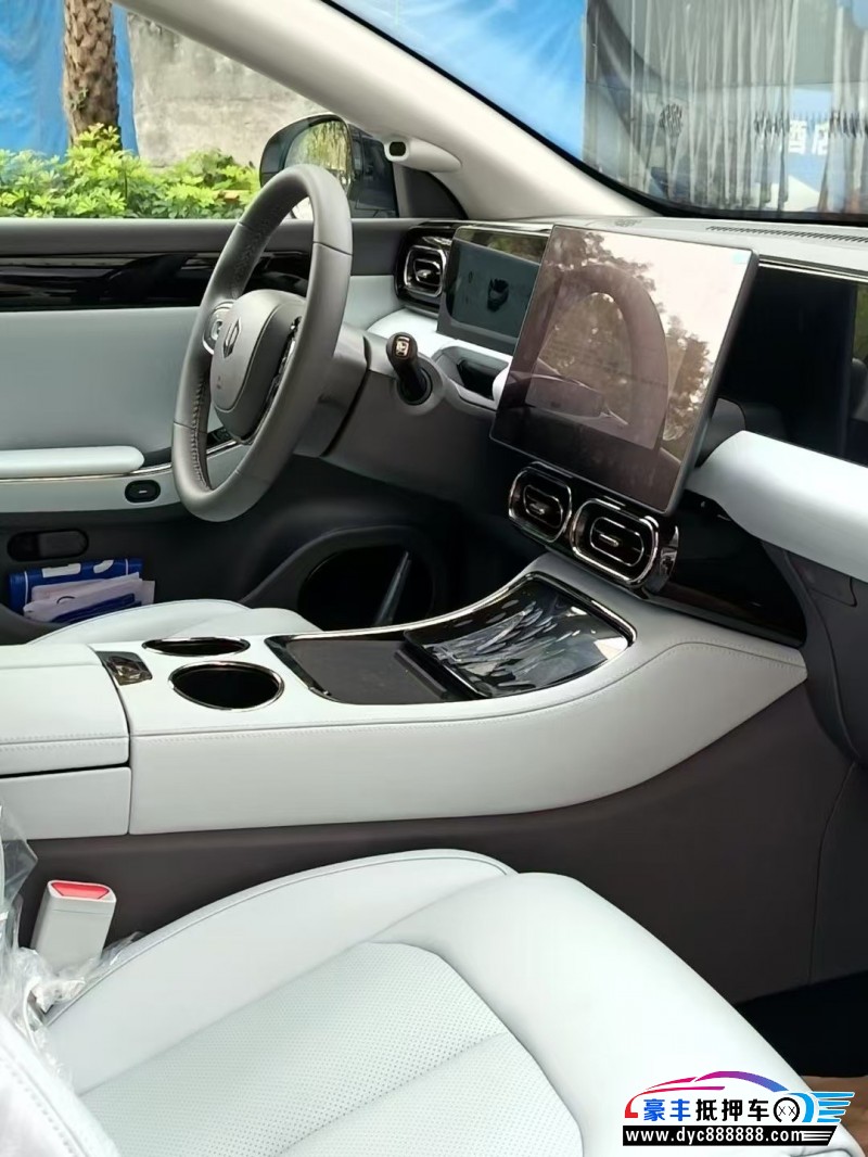 25年零跑c01轿车抵押车出售