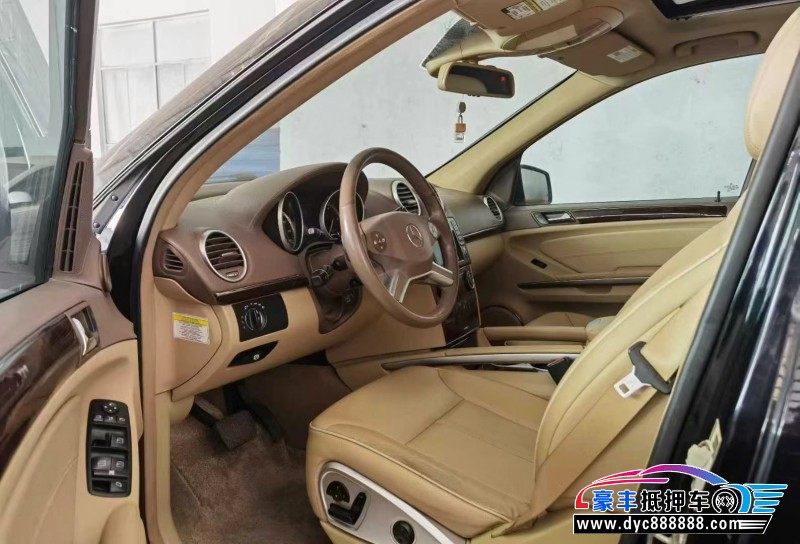 13年奔驰GL轿车抵押车出售