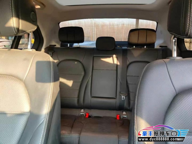 19年奔驰C轿车抵押车出售