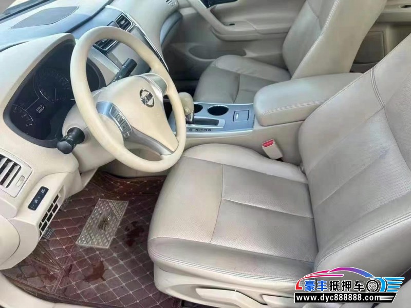 19年日产天籁轿车抵押车出售