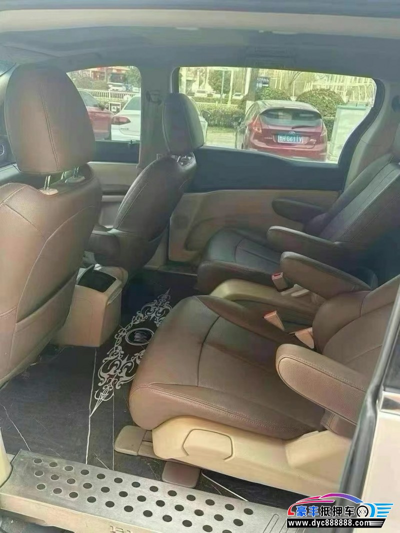 17年别克GL8轿车抵押车出售