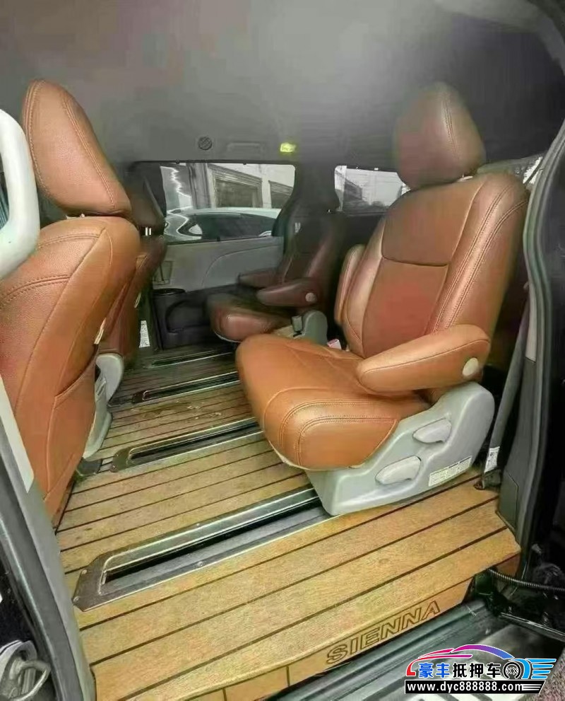 18年丰田塞纳轿车抵押车出售