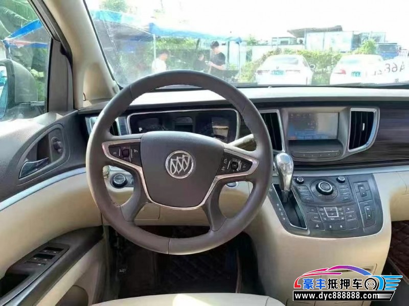 12年别克GL8轿车抵押车出售