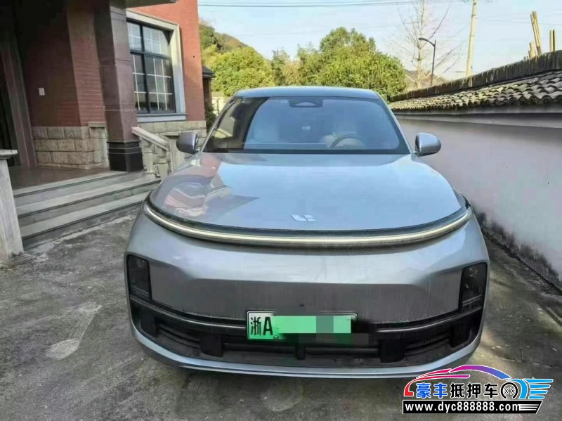 22年理想L8轿车抵押车出售