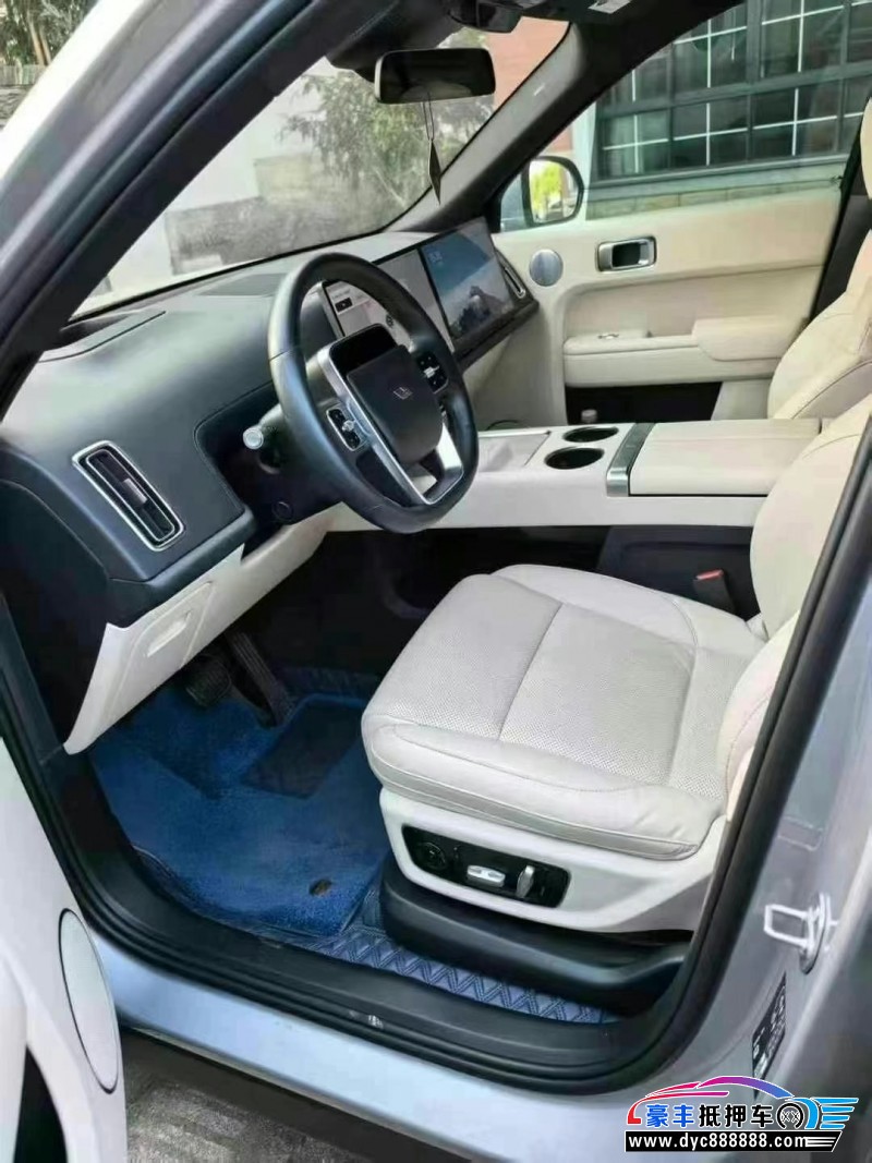 22年理想L8轿车抵押车出售