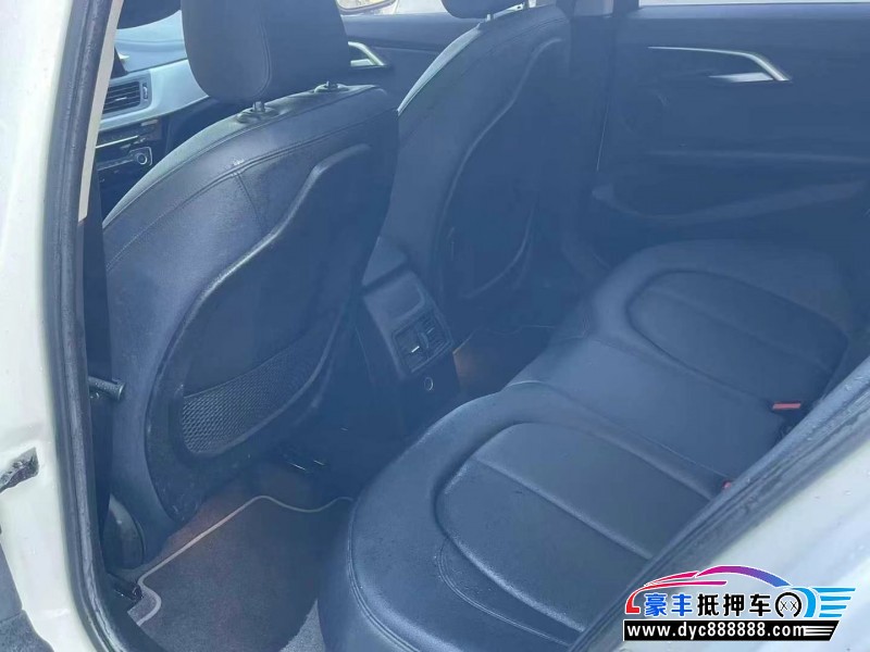 18年宝马1系轿车抵押车出售