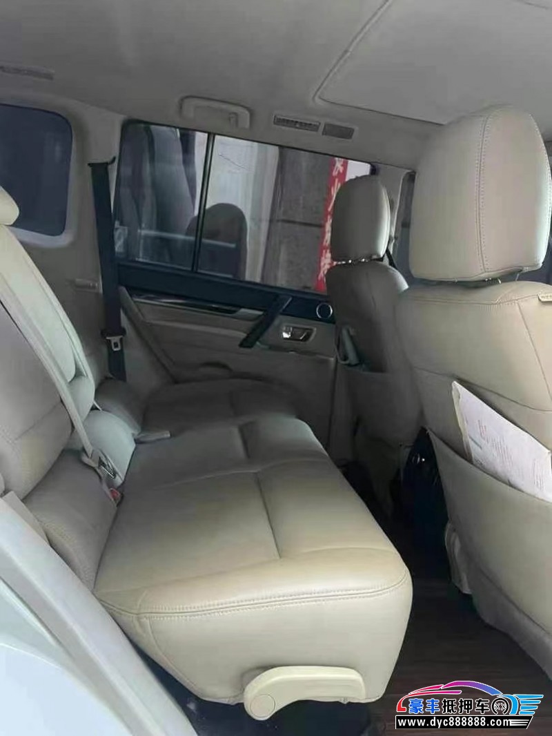 19年三菱帕杰罗轿车抵押车出售