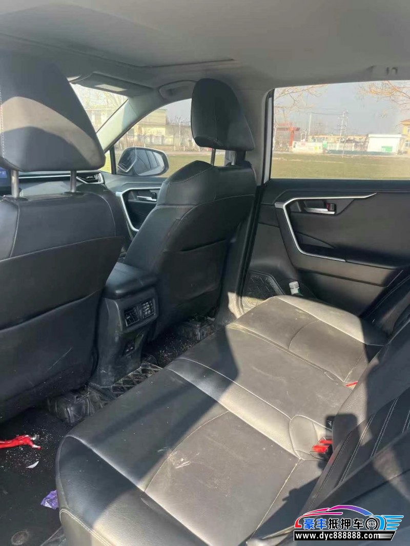 22年丰田RAV4轿车抵押车出售