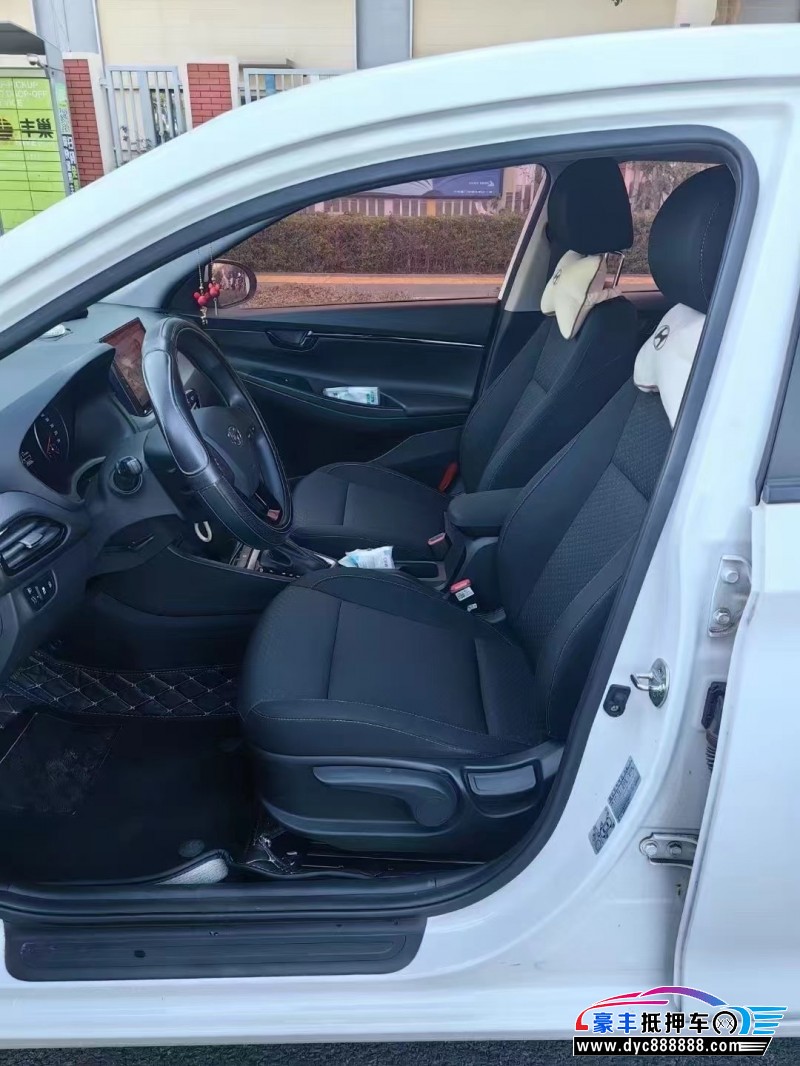 19年现代悦动轿车抵押车出售