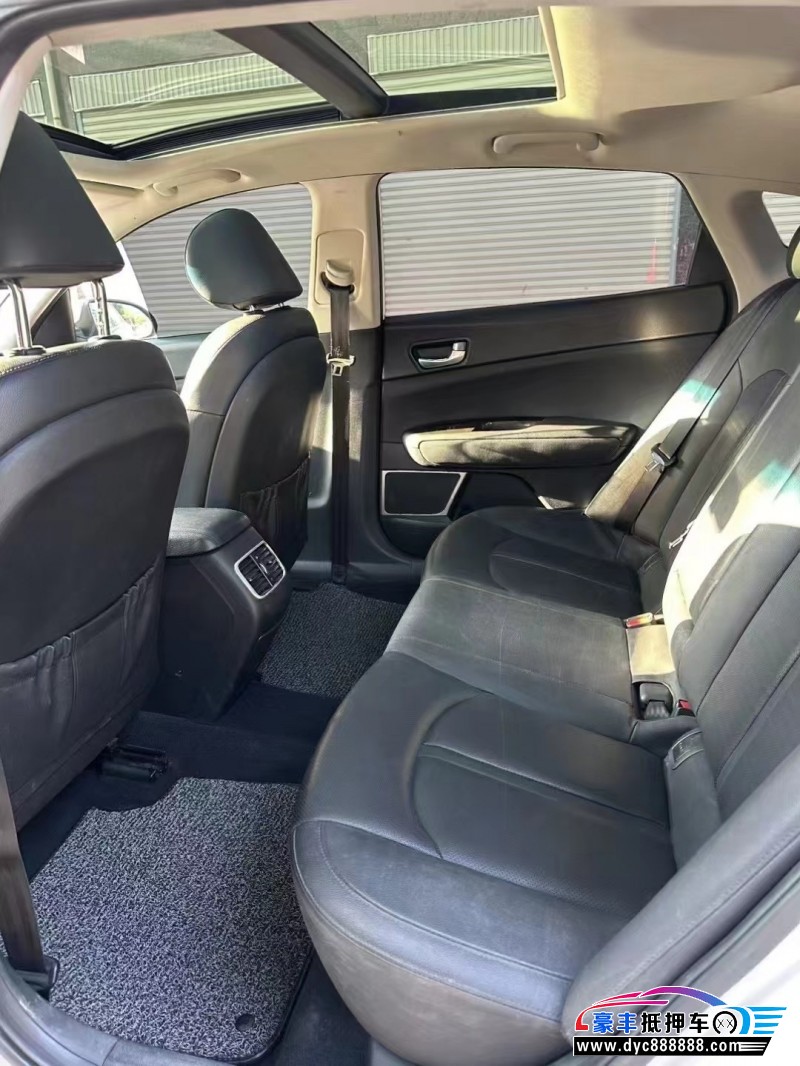 18年起亚K5轿车抵押车出售