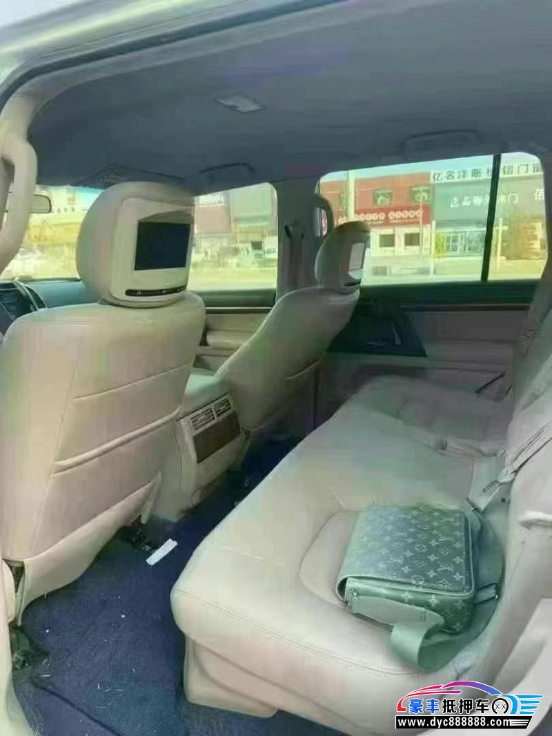 14年丰田兰德酷路泽（陆巡）轿车抵押车出售