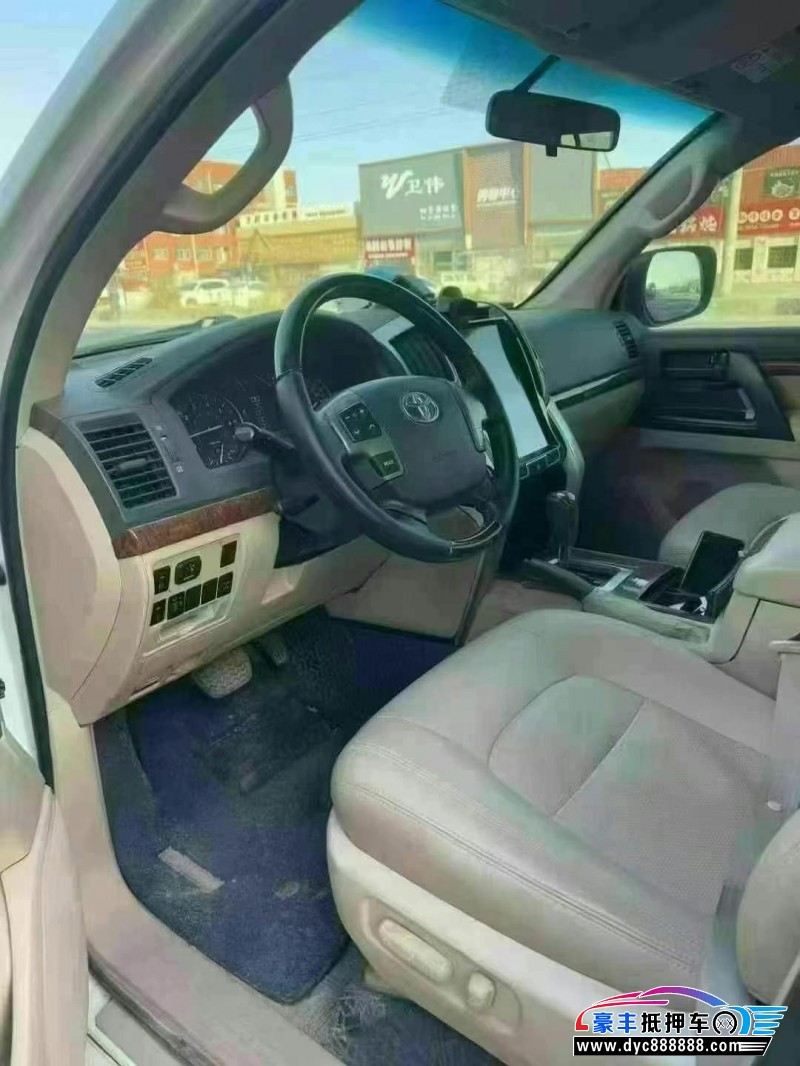 14年丰田兰德酷路泽（陆巡）轿车抵押车出售