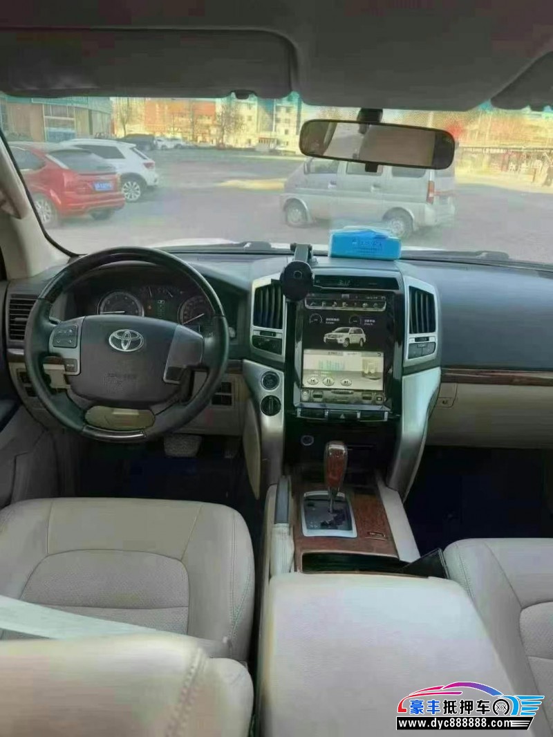 14年丰田兰德酷路泽（陆巡）轿车抵押车出售