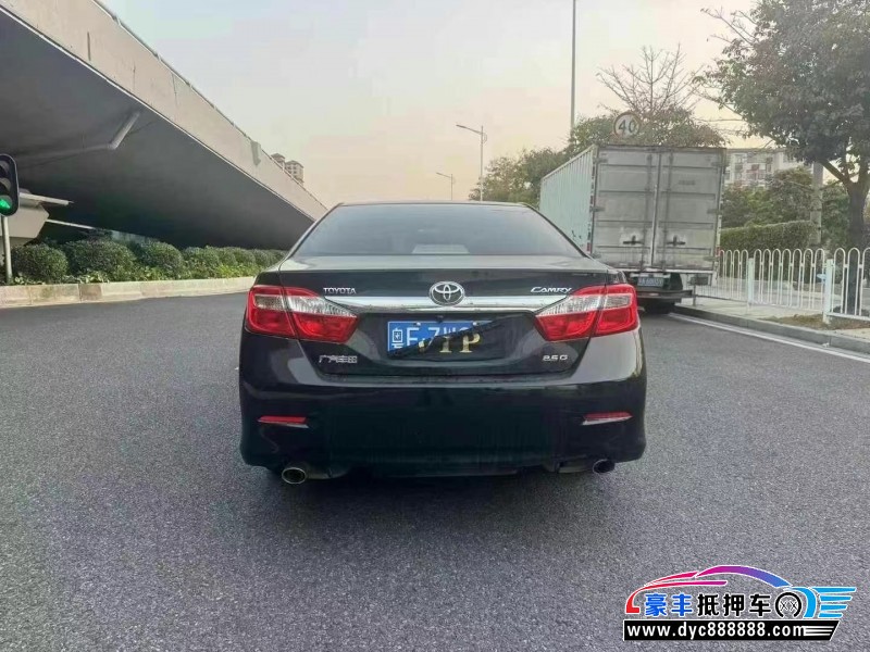 14年丰田凯美瑞轿车抵押车出售