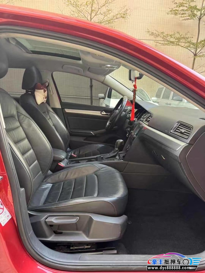 15年大众凌渡轿车抵押车出售