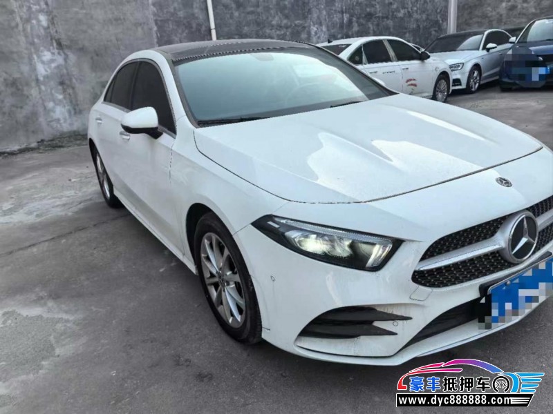 21年奔驰A轿车抵押车出售